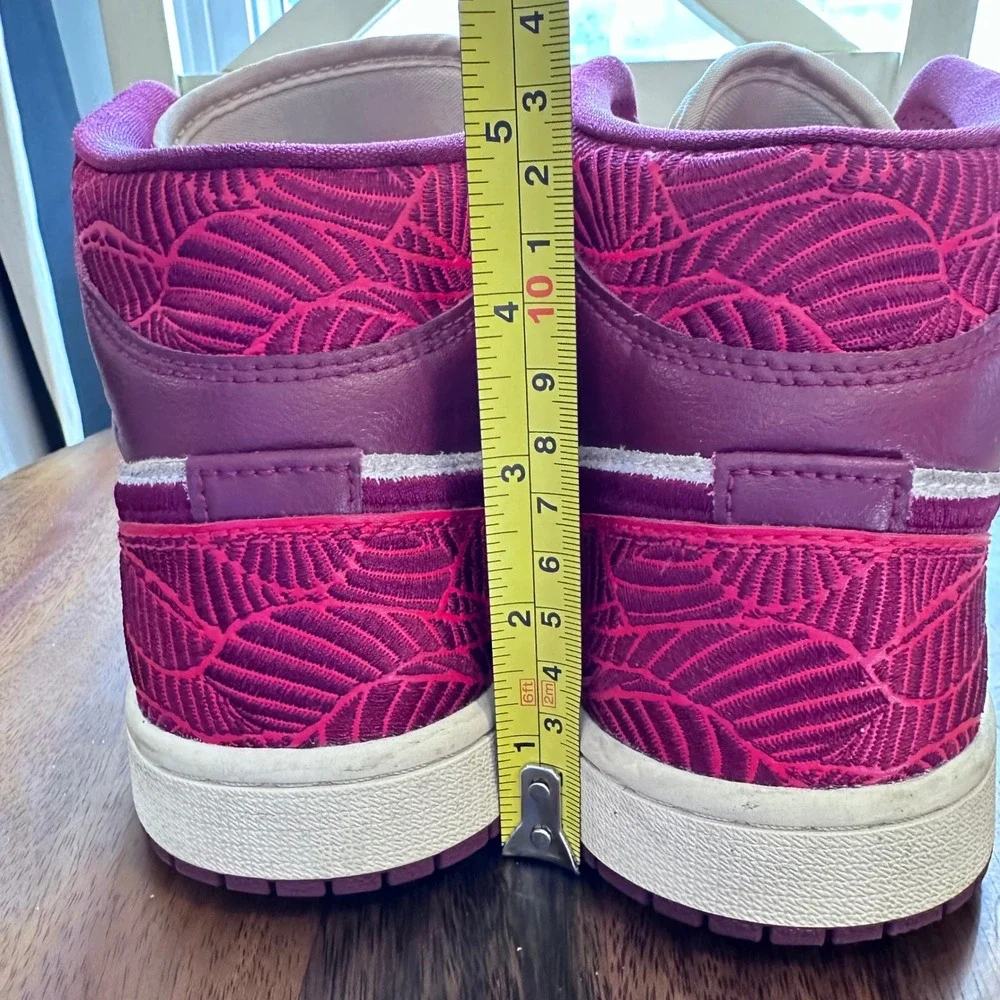 Nike Air Jordan 1 Mid SE Women 9.5 Wild Berry White Embroidered‎ Tiki Leaf